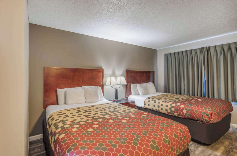 Bedroom 2, Econo Lodge Inn & Suites Yreka, Siskiyou