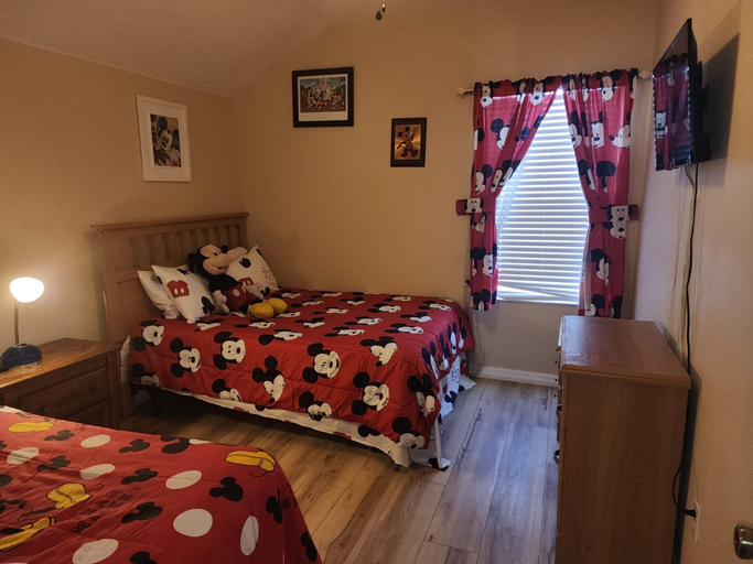 Room 5, Triton Vacation Pool Home Near Disney, Lake