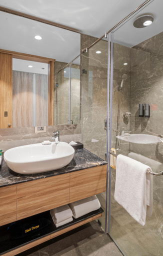 Bathroom 4, Grand Vijayawada by GRT hotels, Krishna