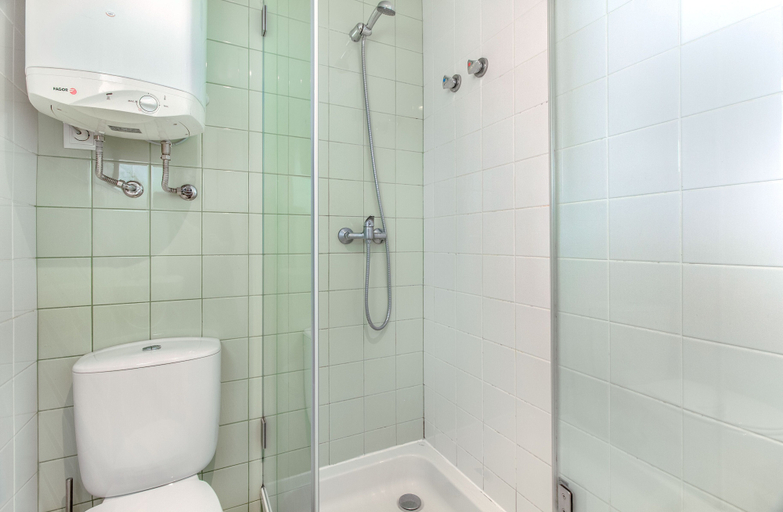 Bathroom 2, Charming Flat in Alfama, Lisbon
