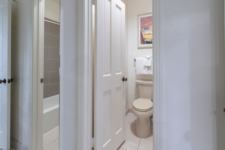 Bathroom 3, Wave Crest Resort, San Diego