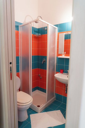 Bathroom 3, STELLA MARIS MARZAMEMI APARTMENTS, Syracuse