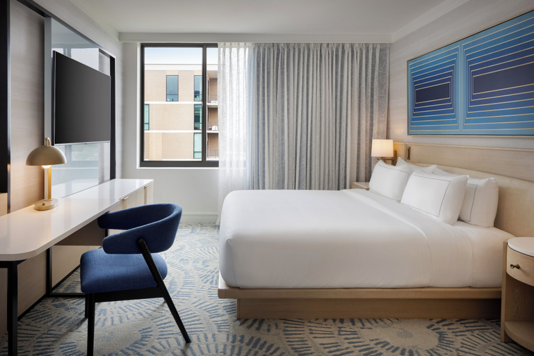 Bedroom 3, The Highland Dallas, Curio Collection by Hilton, Dallas
