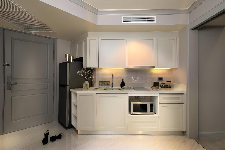 Dining Room 10