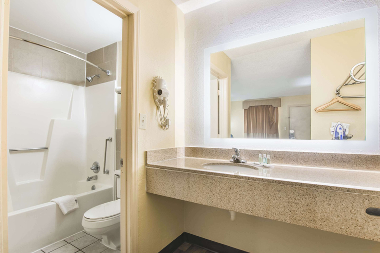 Bathroom 4, Quality Inn Kings Mountain, Cleveland