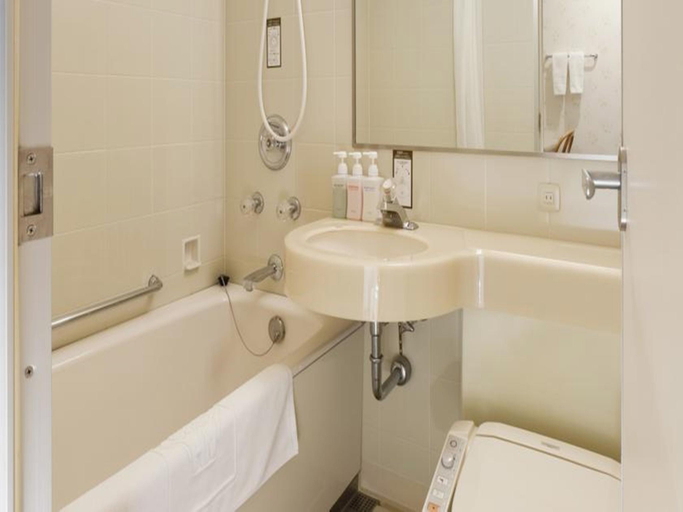 Bathroom 11