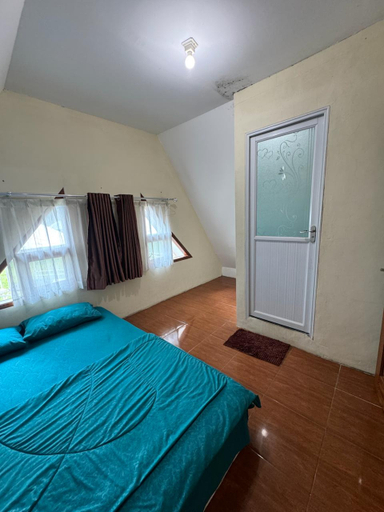 Bedroom 4, Saung Ciburial, Garut