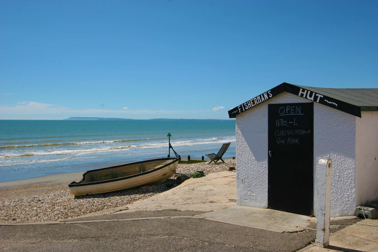 Room 5, Stylish Ground Floor Apartment With Sea Views, West Sussex