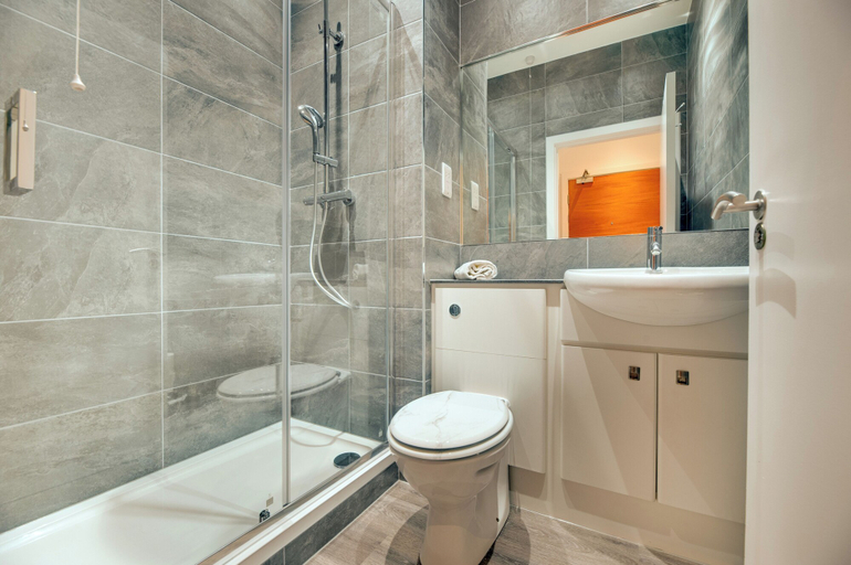 Bathroom 4, Crown Apartments By Week2Week, Newcastle upon Tyne
