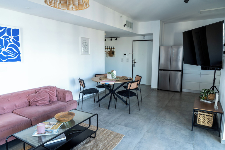 Others 5, 3BR Skyline Retreat on the 24th Floor