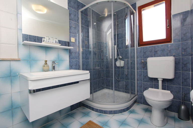 Bathroom 3, Apartments and Rooms Dino, Rovinj