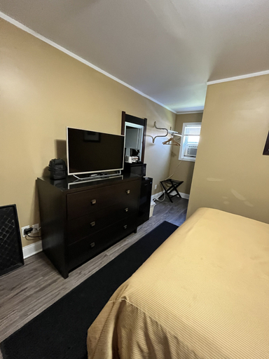 Bedroom 2, Travellers Inn, Renfrew