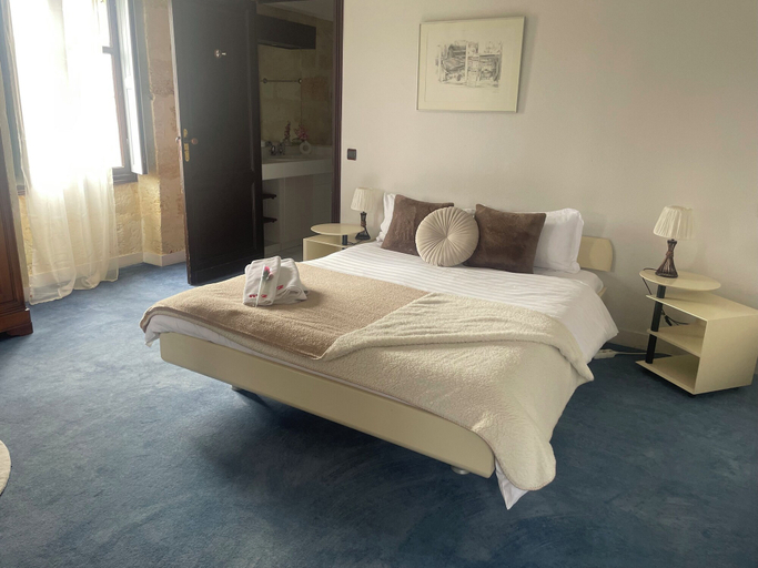 Bedroom 4, Château Julie, Gironde