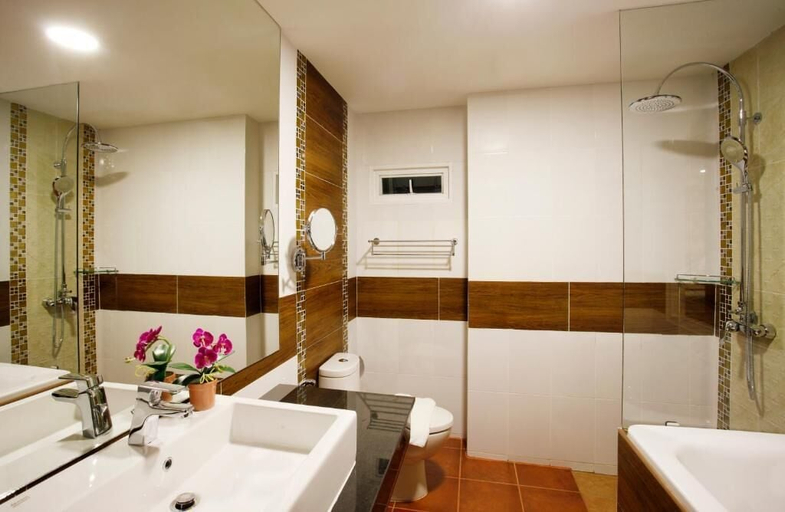 Bathroom 12