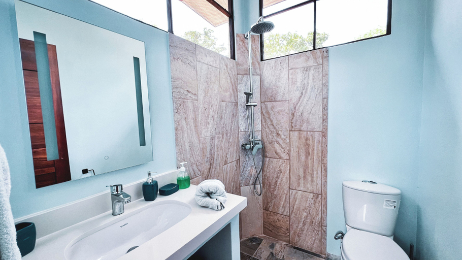 Bathroom 4, Awake, Osa