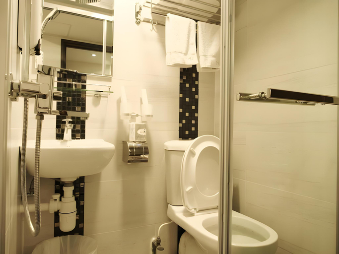 Bathroom 11
