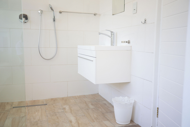 Bathroom 3, TheLab Backpackers, Cape Winelands