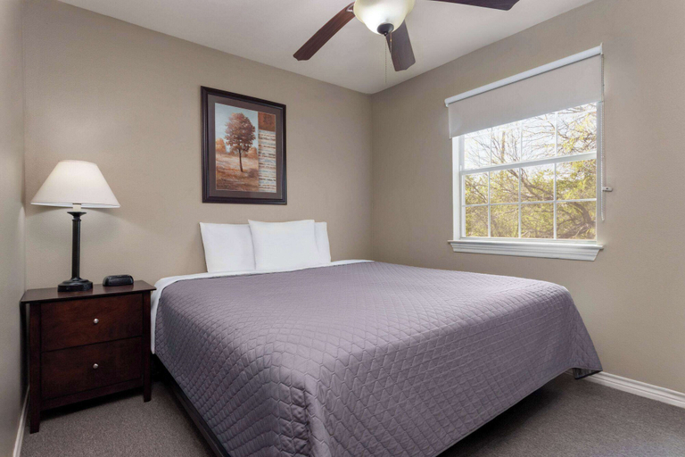 Bedroom 3, Eagle's Den Three Rivers Texas a Travelodge by Wyndham, Live Oak