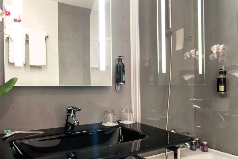 Bathroom 5, Best Western Hotel de la Cite & Spa, Loire-Atlantique