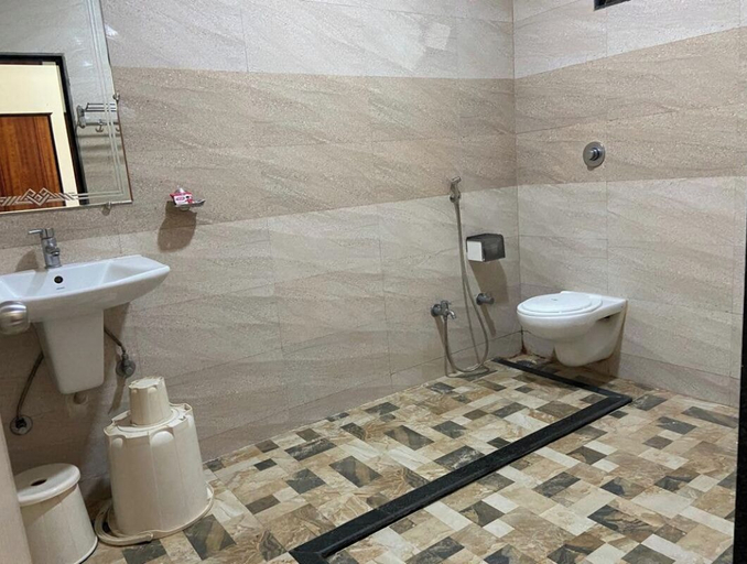Bathroom 4, Grande Vista Tarkarli, Sindhudurg