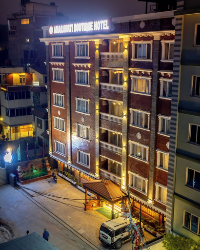 Exterior & Views