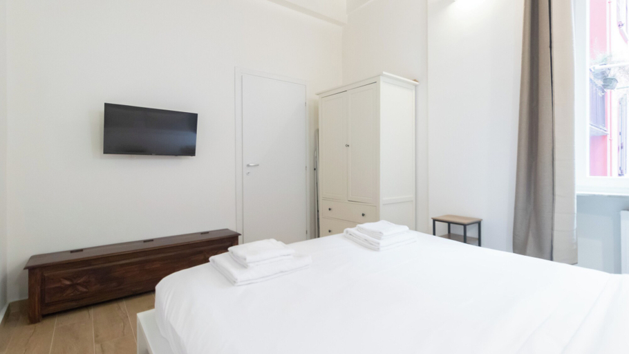 Others 5, Italianway - Frisi 8 B, Milano
