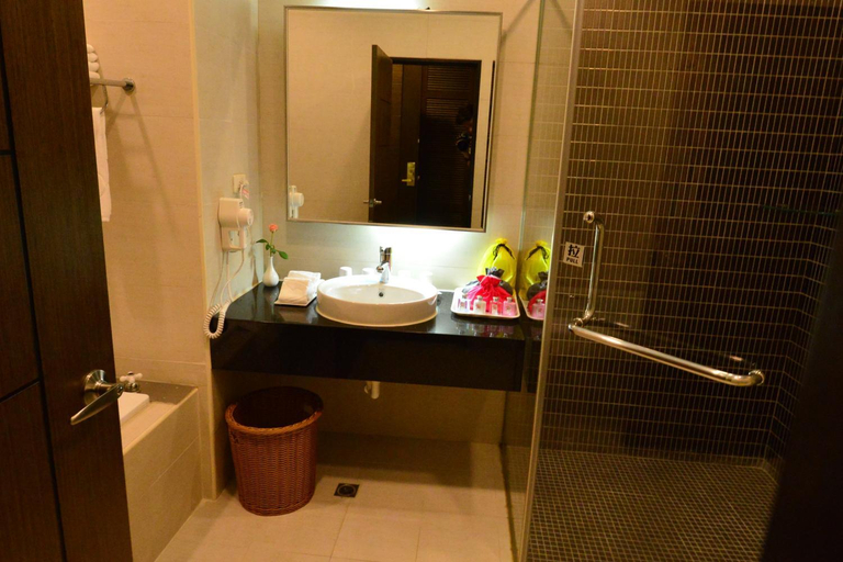Bathroom 5, Papago International Resort, Taitung
