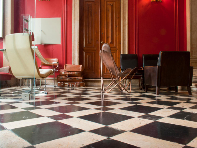 Public Area 2, Independente Principe Real, Lisbon