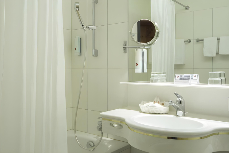 Bathroom 5, Sunstar Hotel & Spa Grindelwald, Interlaken