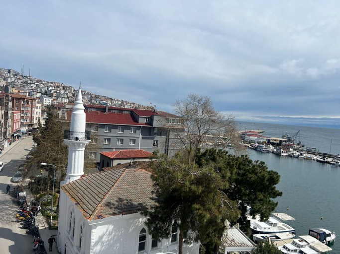 Others 4, The Port Rooms, Merkez