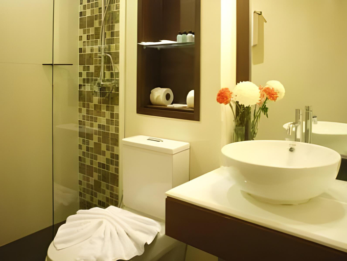 Bathroom 10