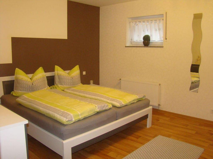 Bedroom 2, Moseltor Comfortable holiday residence, Bernkastel-Wittlich
