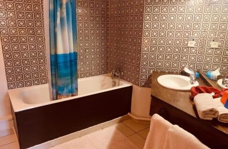 Bathroom 5, Le Castel Blanc, Doubs