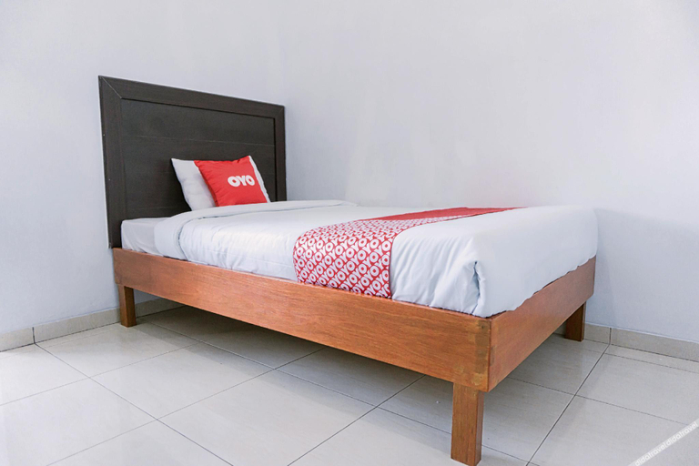 Bedroom 2, Hotel O Homiko, Pacitan
