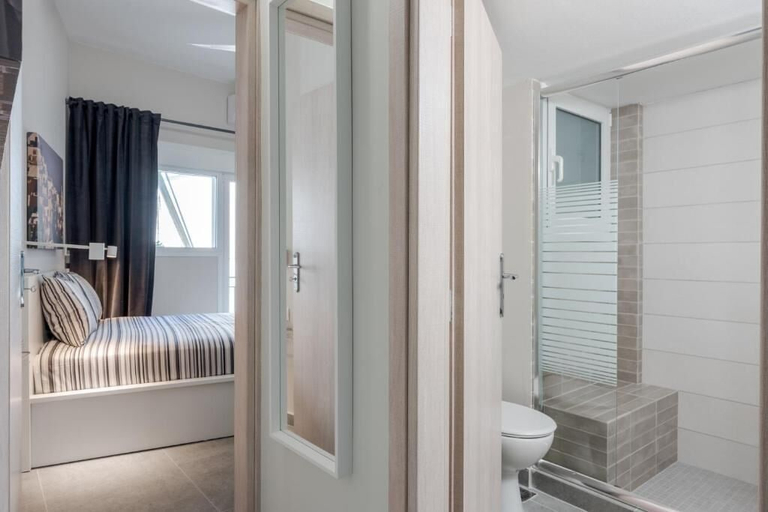 Bedroom 5, Gazi New, Attica