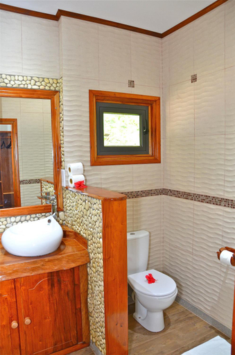 Bathroom 2, Calou Guest House
