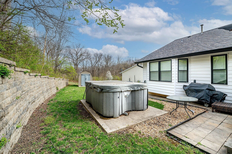 Exterior & Views 2, Remodeled and Inviting Free EV, Jefferson