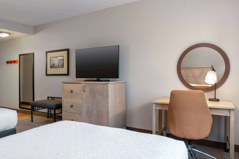 Bedroom 3, Hampton Inn & Suites by Hilton Dodge City, Ford