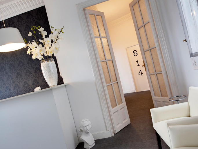 Public Area 2, Hostal Besaya, Madrid