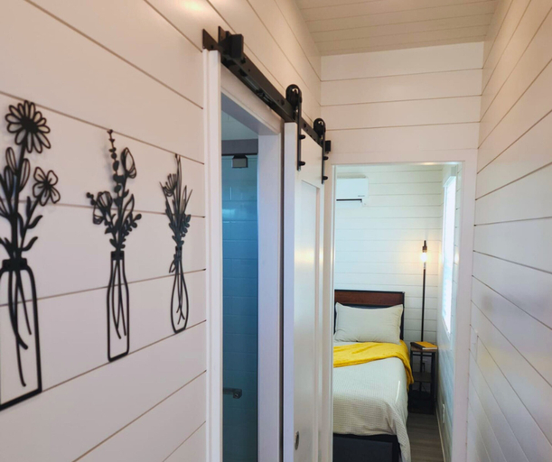 Room 5, Unit 8 Sonoma Depot California Wine Retreat, Gillespie