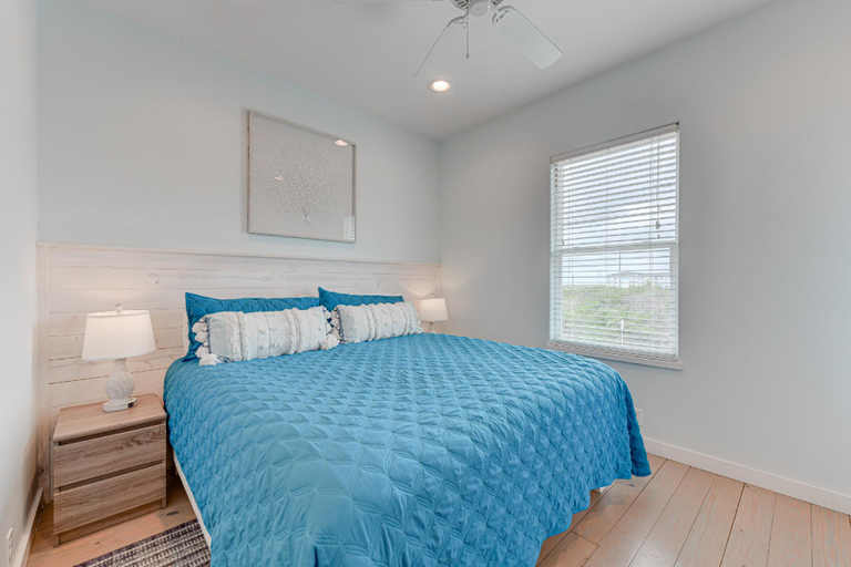 Bedroom 2, Second Wind, Nueces