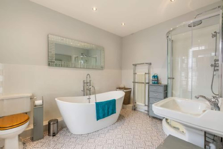 Room 3, Host Stay Cabbell Towers, Norfolk