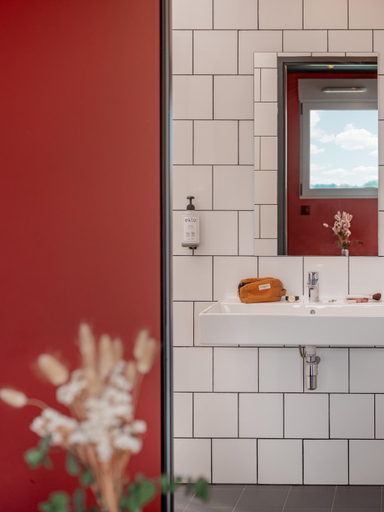 Bathroom 4, Eklo Hotels Paris Roissy CDG Airport, Val-d'Oise