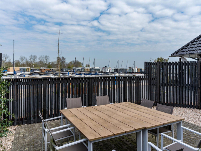 Others 5, Holiday Home in Sneek with Waterfront Jetty, Sneek