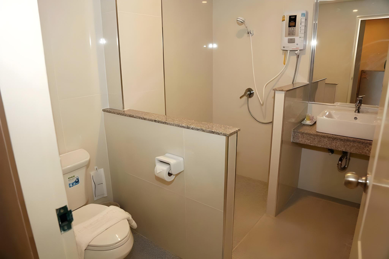 Bathroom 4, The Coconut Hotel, Muang Lampang