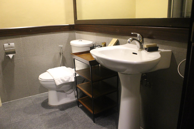 Bathroom 18