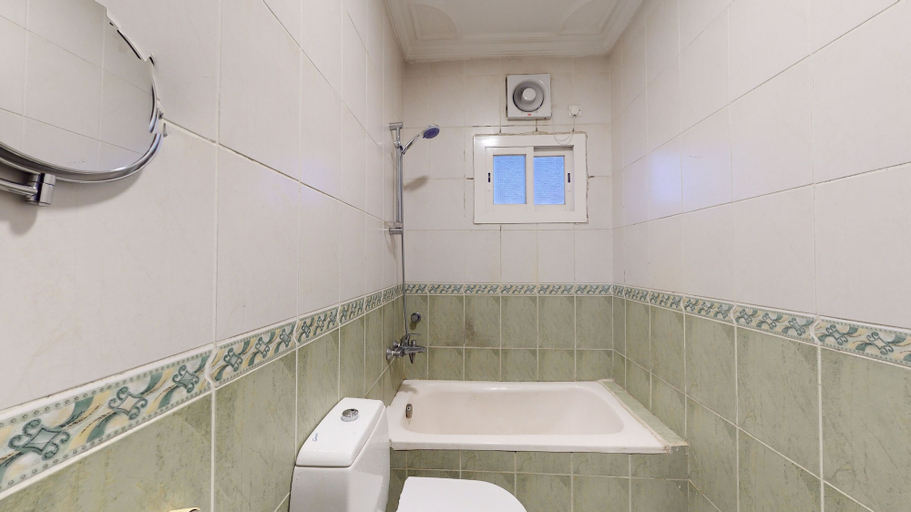 Bathroom 5, Hotel Al Madinah Hotel Apartments, Al Madinah Al Munawwarah