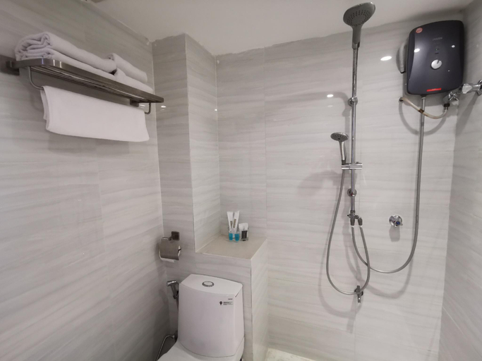 Bathroom 15