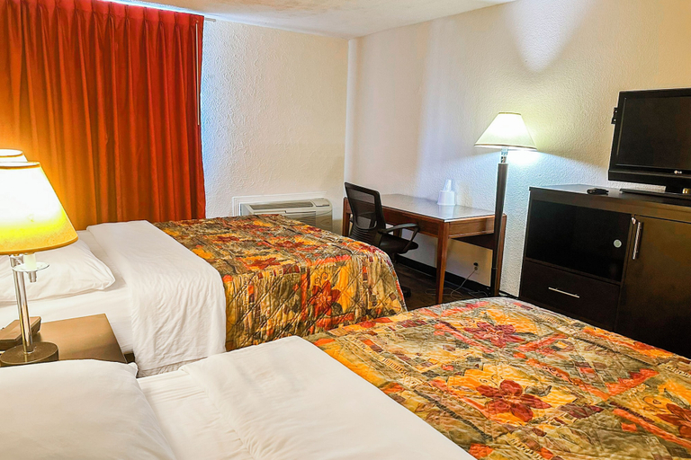 Bedroom 2, Jackson Hotel And Convention Center, Madison