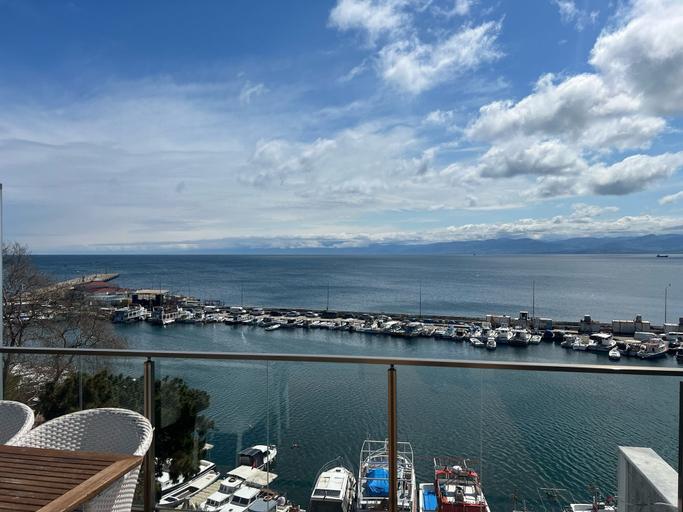 Others 5, The Port Rooms, Merkez